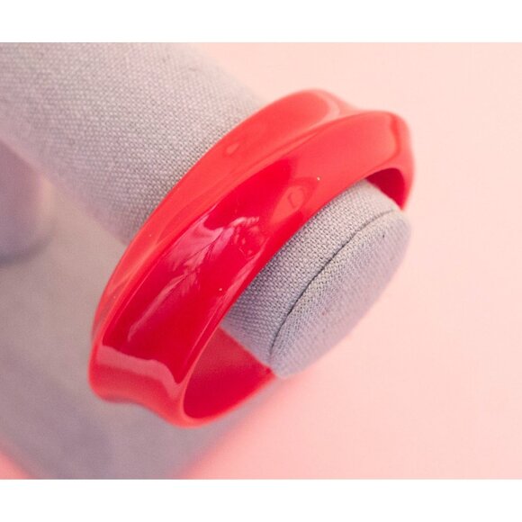 Vintage Beauty Red Bangle Bracelet | 7.85 inch | Avon | H20 - Picture 2 of 3